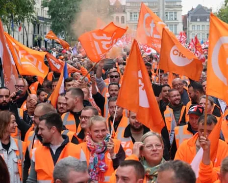 Nationwide Strike Movement Sees Hundreds of Thousands Marching Across France